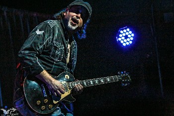 MIke Aquino plays guitar - photo by Ron Horne Rockin' Nature Photography